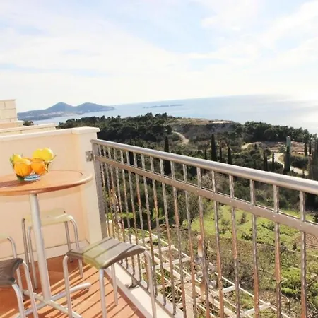 Apartmán Bralovic - Two-bedroom With Balcony And Sea View
